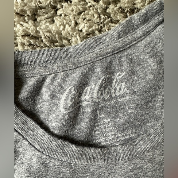 Coca Cola Sitting Santa t-shirt and Funko Pop! figure - Picture 4 of 6